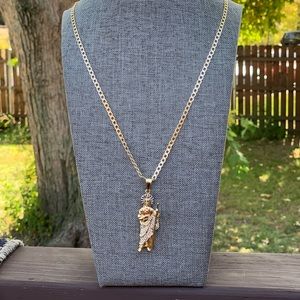 This beautiful chain with crystals of San Jude .